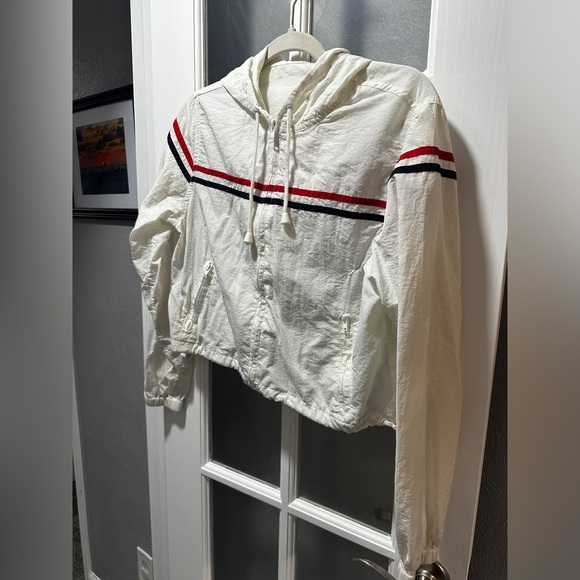 ⭐️SOLD⭐️ JGalt Cropped White with Red and Blue Stripes Windbreaker - Picture 6 of 15